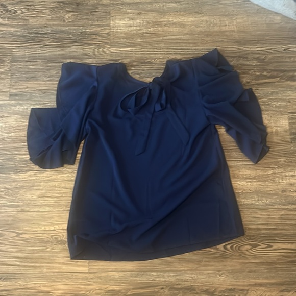 blouse - Picture 2 of 3